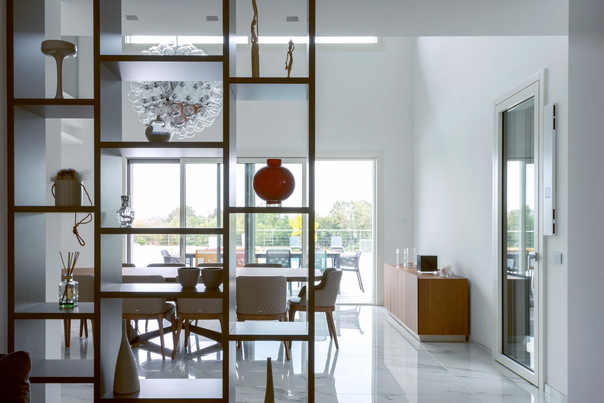 Residenza contemporanea a Sant'Angelo Lodigiano con serramenti in legno-alluminio Smart